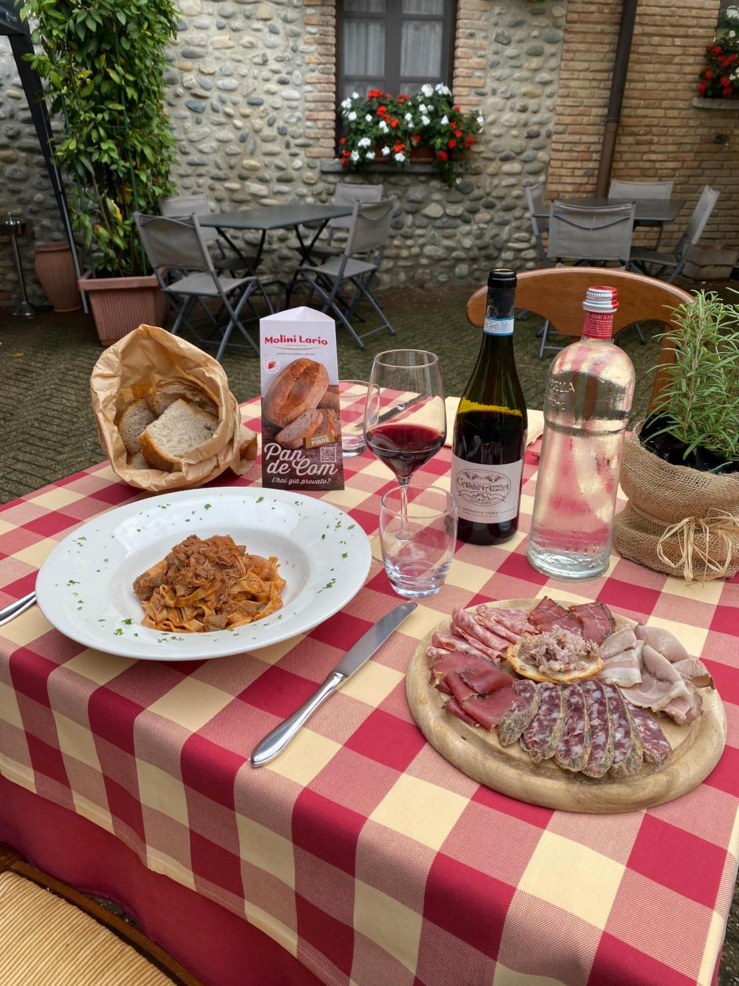 Orsenigo Agriturismo Cassinazza מראה חיצוני תמונה